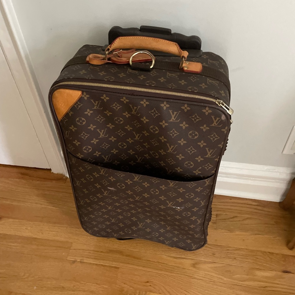 Louis Vuitton Pegase Luggage